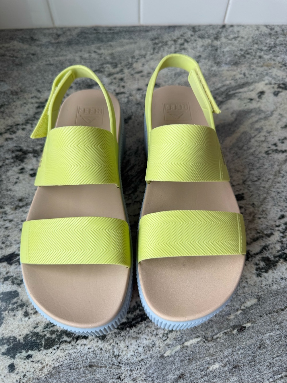 Reef water vista higher platform sandal in Meringue. Size 8. EUC. - Picture 2 of 9